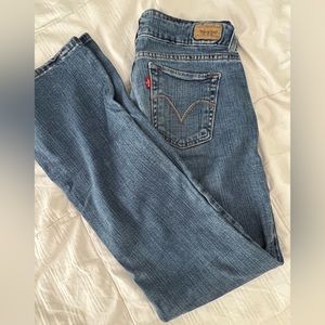 526 Levi’s slender bootcut